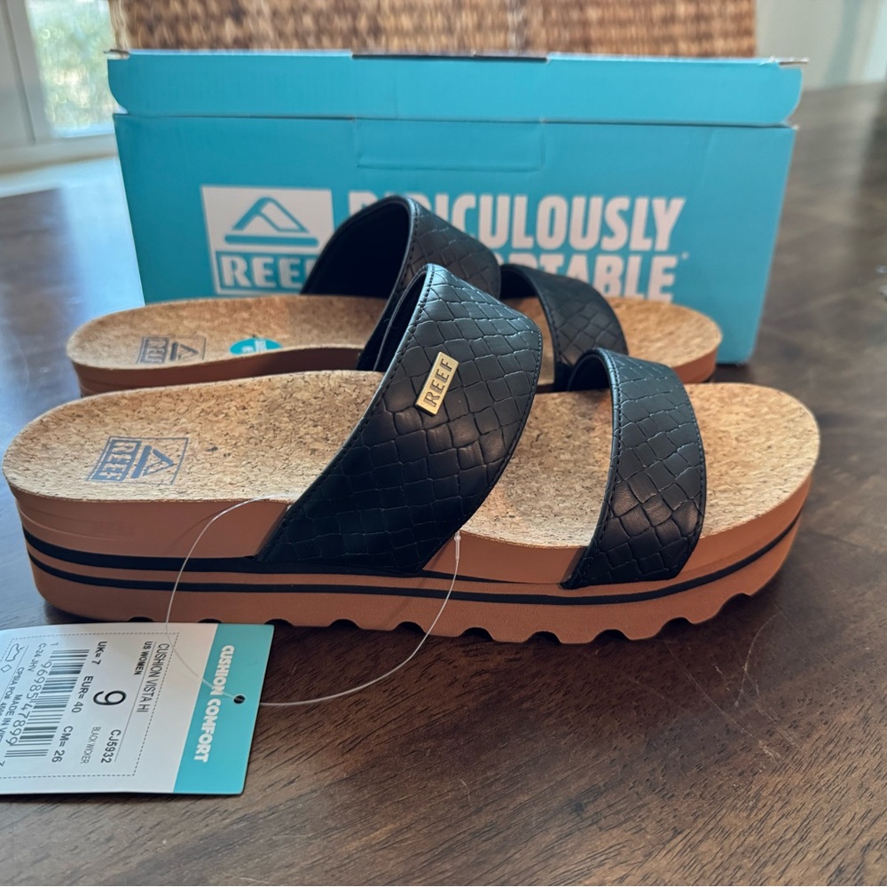 NWT Reef Cushion Vista Hi - size 9
